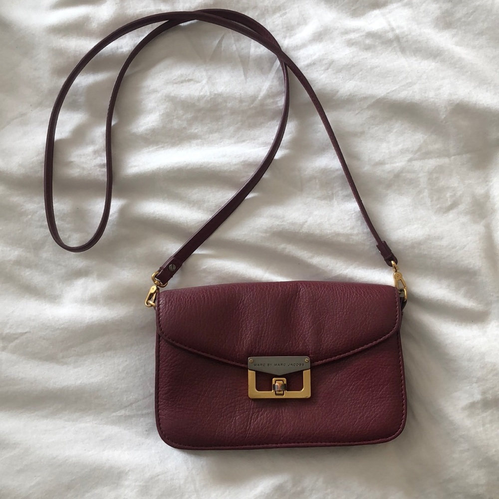 GUC Marc by Marc Jacobs maroon cross body